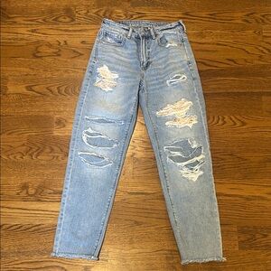 American Eagle mom straight Jean strigid size 2 distressed floral patch